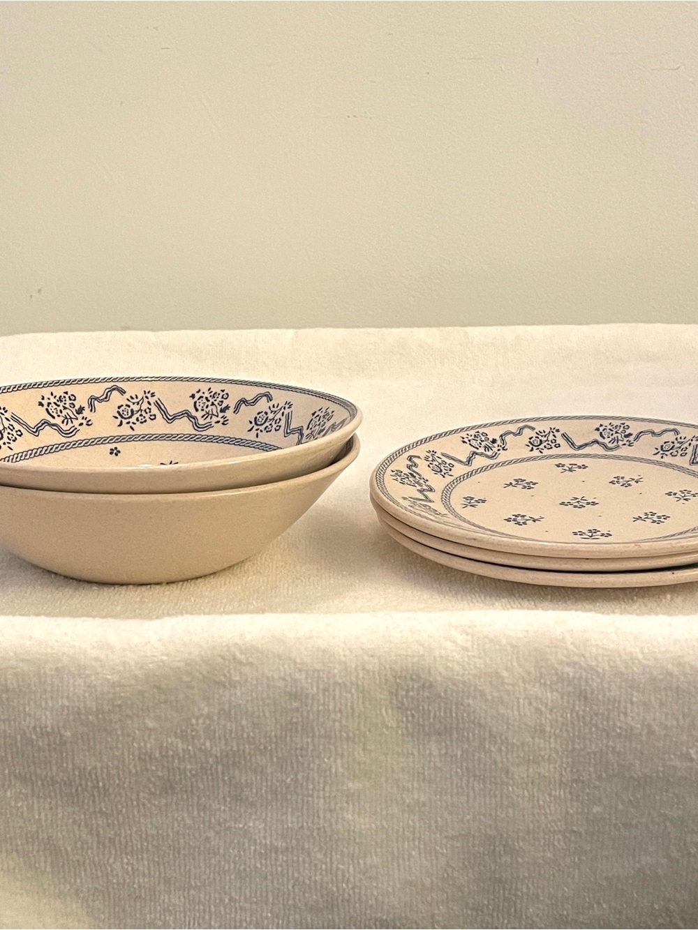 VTG Johnson Brothers Petite Fleur Blue 5 Piece Lot - Great Condition